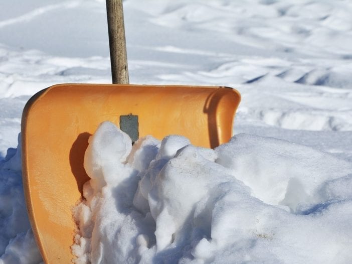 snow shoveling in Orléans